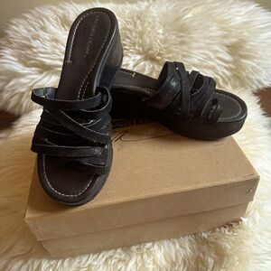 NWOT Donald J. Pliner, metallic black 2.5 wedge slip on sandal size 8.5